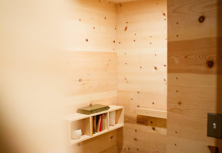 Beautiful hand built wood gallery in the Sunset - Image 4