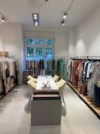 Stilvoller Showroom für Fashion & Accessoires zur temporären Vermietung Berlin Wedding – 130 m² – Erdgeschoss – barrierefrei erreichbar - Image 14