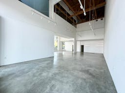 Pop-Up Space on Melrose Avenue - Image 10