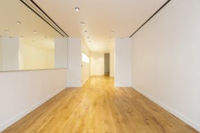 Beautiful pop up in the heart of the marché Saint Honoré - Image 2