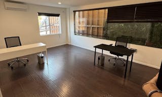 Private Office // Private Parking - Image 4