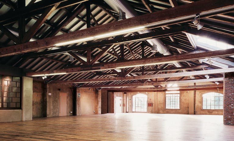 Biplane Showroom - Image 0