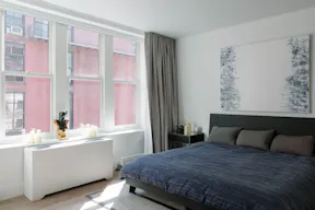 Sun-Drenched Soho Penthouse with Two Terraces - Image 8