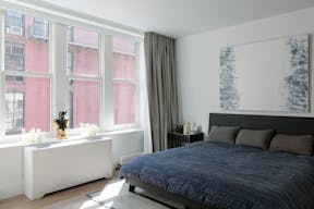 Sun-Drenched Soho Penthouse with Two Terraces - Image 8