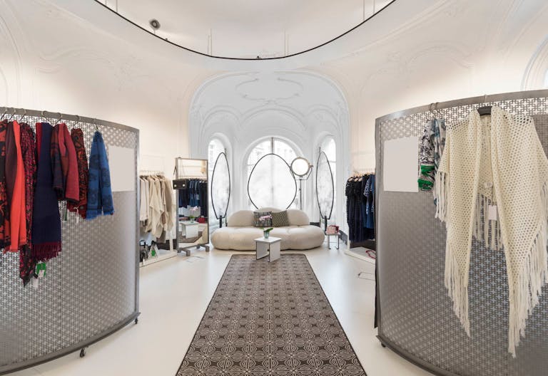 Prime Champs-Elysées Showroom - Image 1