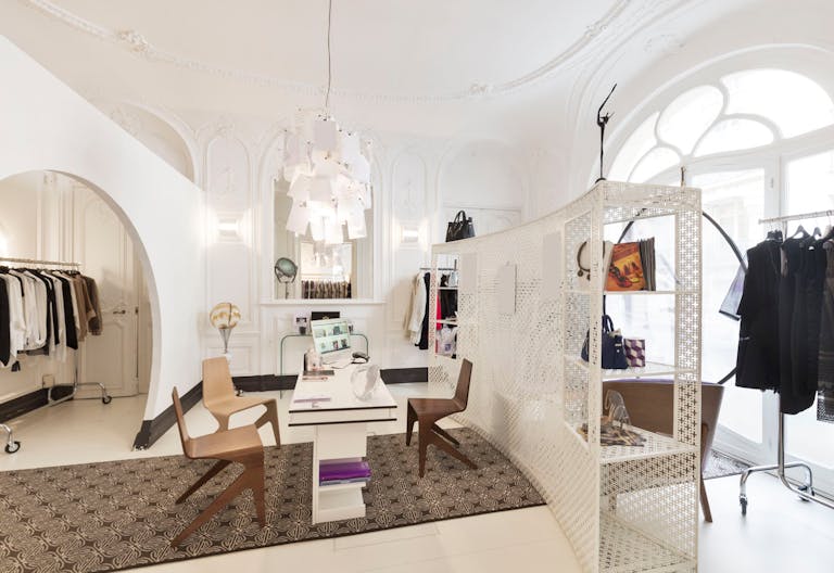 Prime Champs-Elysées Showroom - Image 2