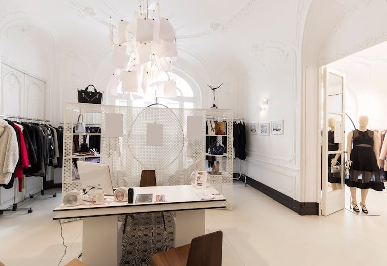 Prime Champs-Elysées Showroom - Image 3