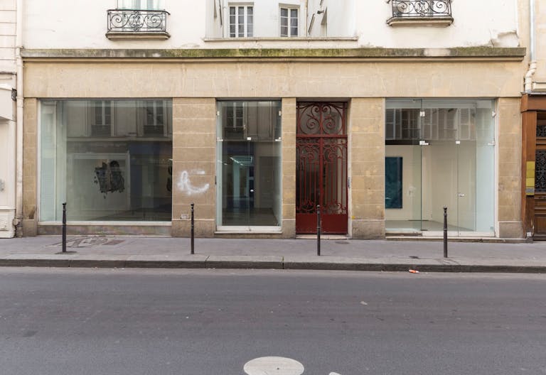 Amazing Showroom in Le Marais - Image 3