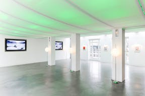 Beautiful Champs-Elysées Showroom - Image 1