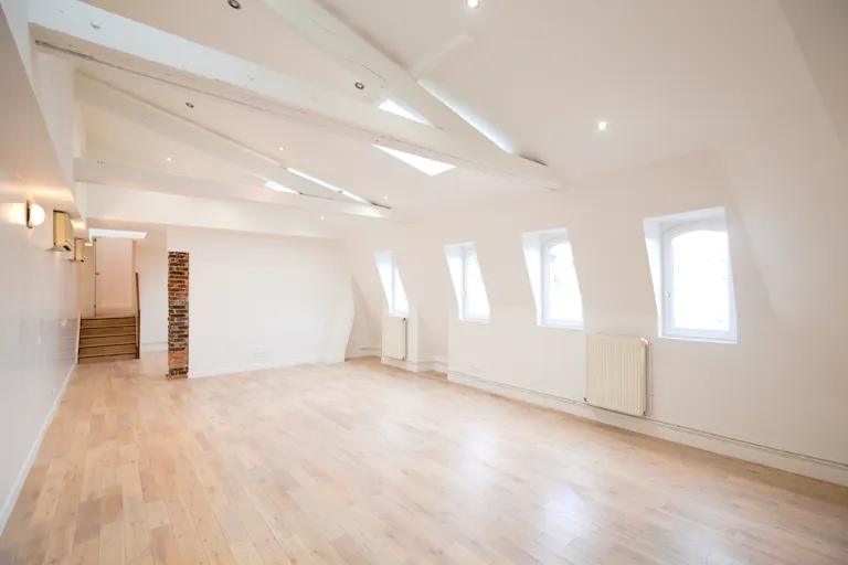Private Showroom in Ternes - Image 1