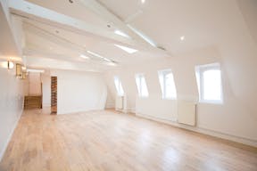 Private Showroom in Ternes - Image 1