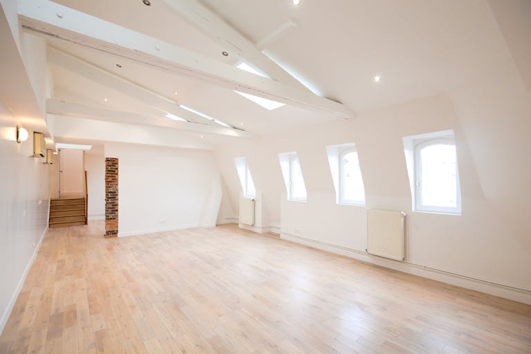 Private Showroom in Ternes - Image 1