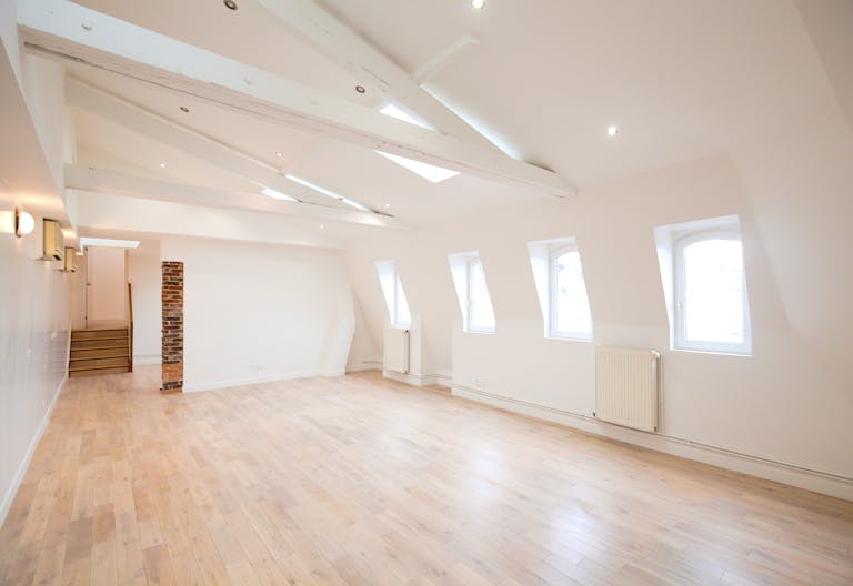 Private Showroom in Ternes - Image 1