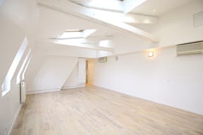 Private Showroom in Ternes - Image 2