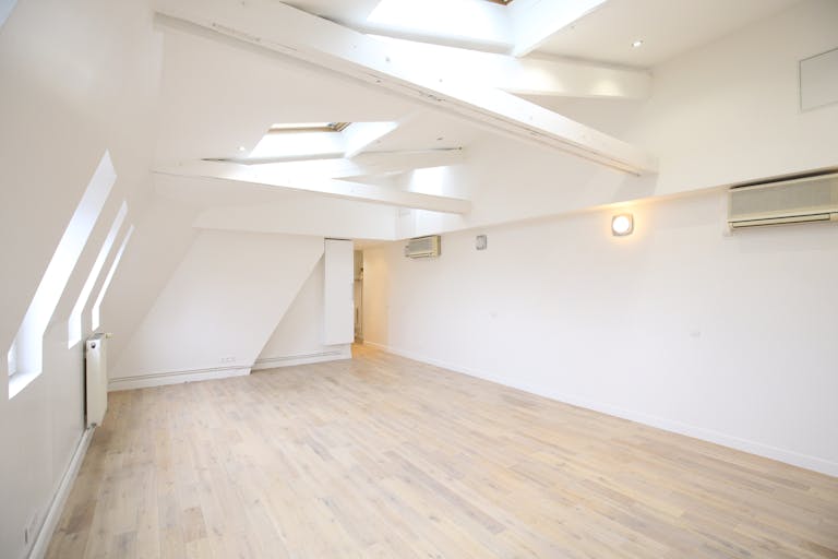 Private Showroom in Ternes - Image 2