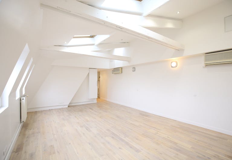 Private Showroom in Ternes - Image 2