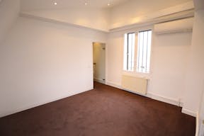 Private Showroom in Ternes - Image 11