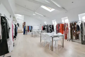 Private Showroom in Ternes - Image 16