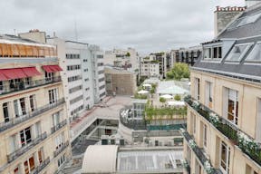 Private Showroom in Ternes - Image 17