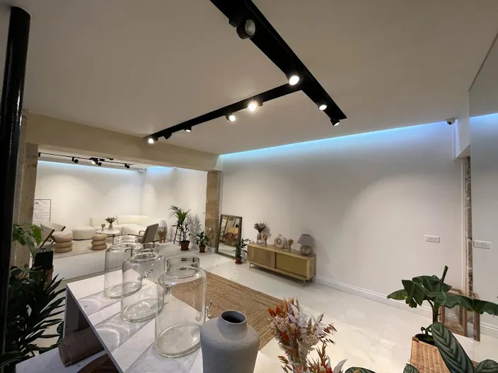 Haut Marais Fashion Showroom - Image 2
