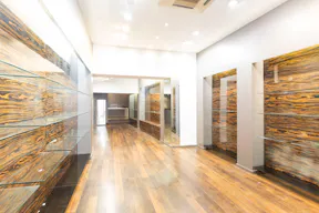 Premium St Thomas D'Aquin Boutique - Image 4