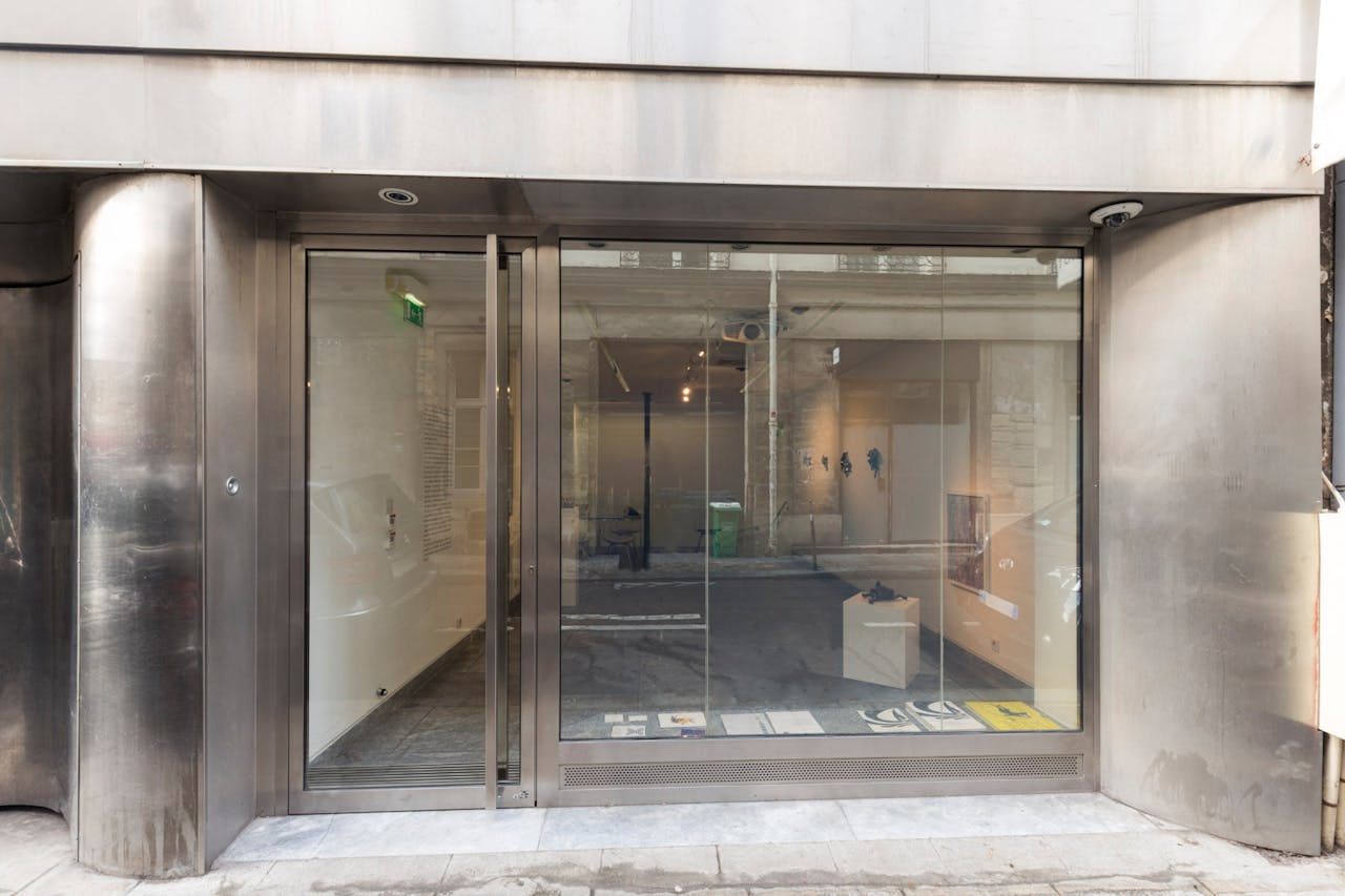 Beautiful Gallery in Haut Marais - Image 2