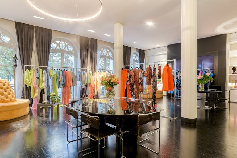 Stunning Champs-Elysées Mansion - Image 0