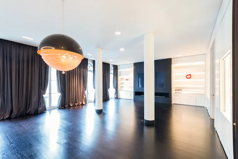 Stunning Champs-Elysées Mansion - Image 2