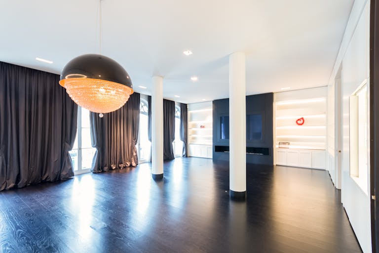 Stunning Champs-Elysées Mansion - Image 2