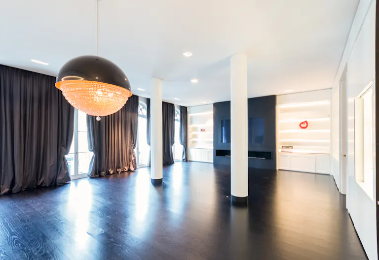 Stunning Champs-Elysées Mansion - Image 2