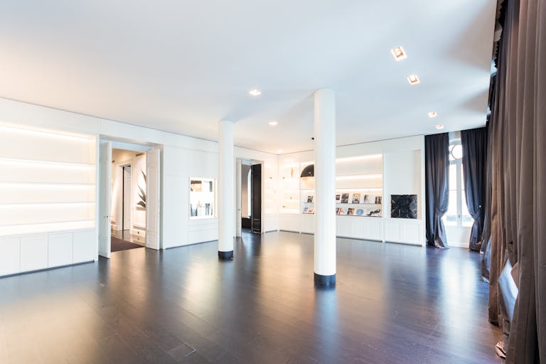 Stunning Champs-Elysées Mansion - Image 3