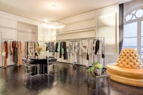 Stunning Champs-Elysées Mansion - Image 4