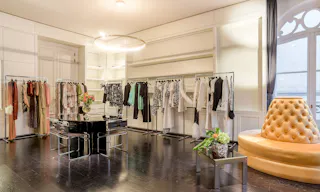 Stunning Champs-Elysées Mansion - Image 4