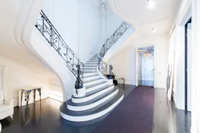 Stunning Champs-Elysées Mansion - Image 9