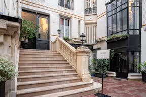 Stunning Champs-Elysées Mansion - Image 17