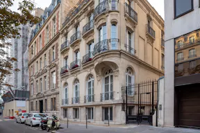 Stunning Champs-Elysées Mansion - Image 18