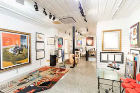 Characterful Pop-Up Shop in 6éme - Image 2