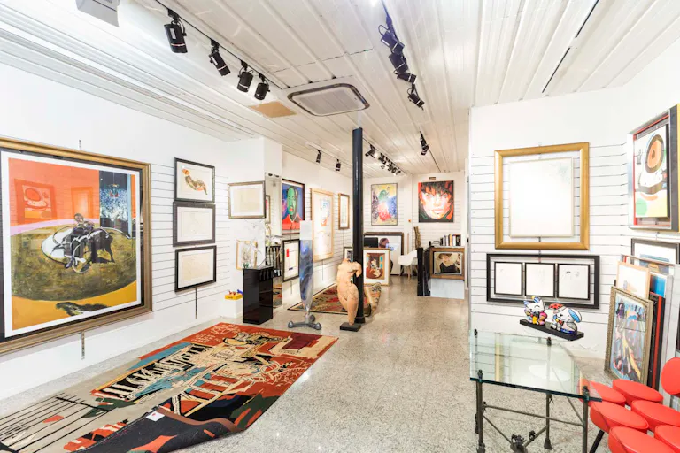 Characterful Pop-Up Shop in 6éme - Image 2
