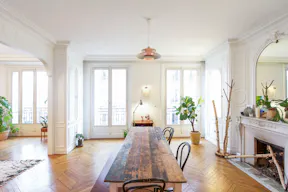 Classic Haut Marais Showroom - Image 0