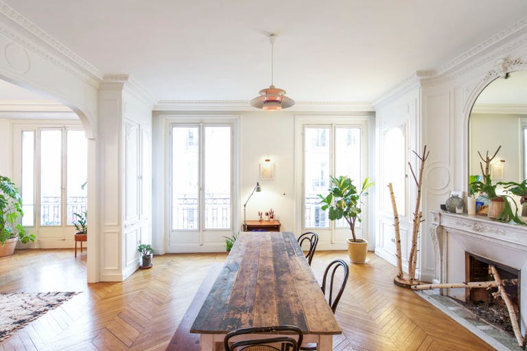 Classic Haut Marais Showroom - Image 0