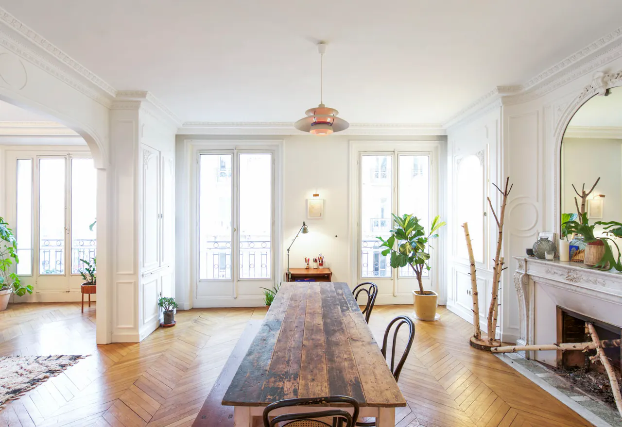 Classic Haut Marais Showroom - Image 0
