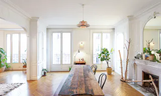Classic Haut Marais Showroom - Image 0