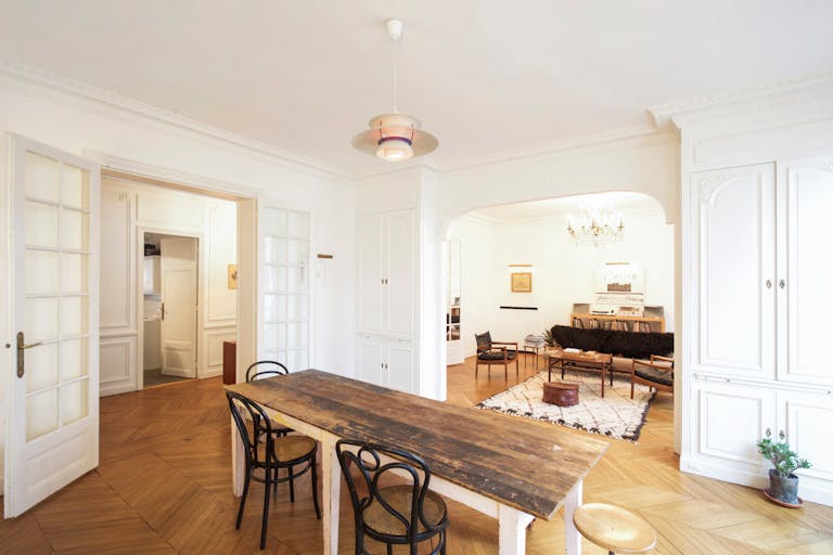 Classic Haut Marais Showroom - Image 1