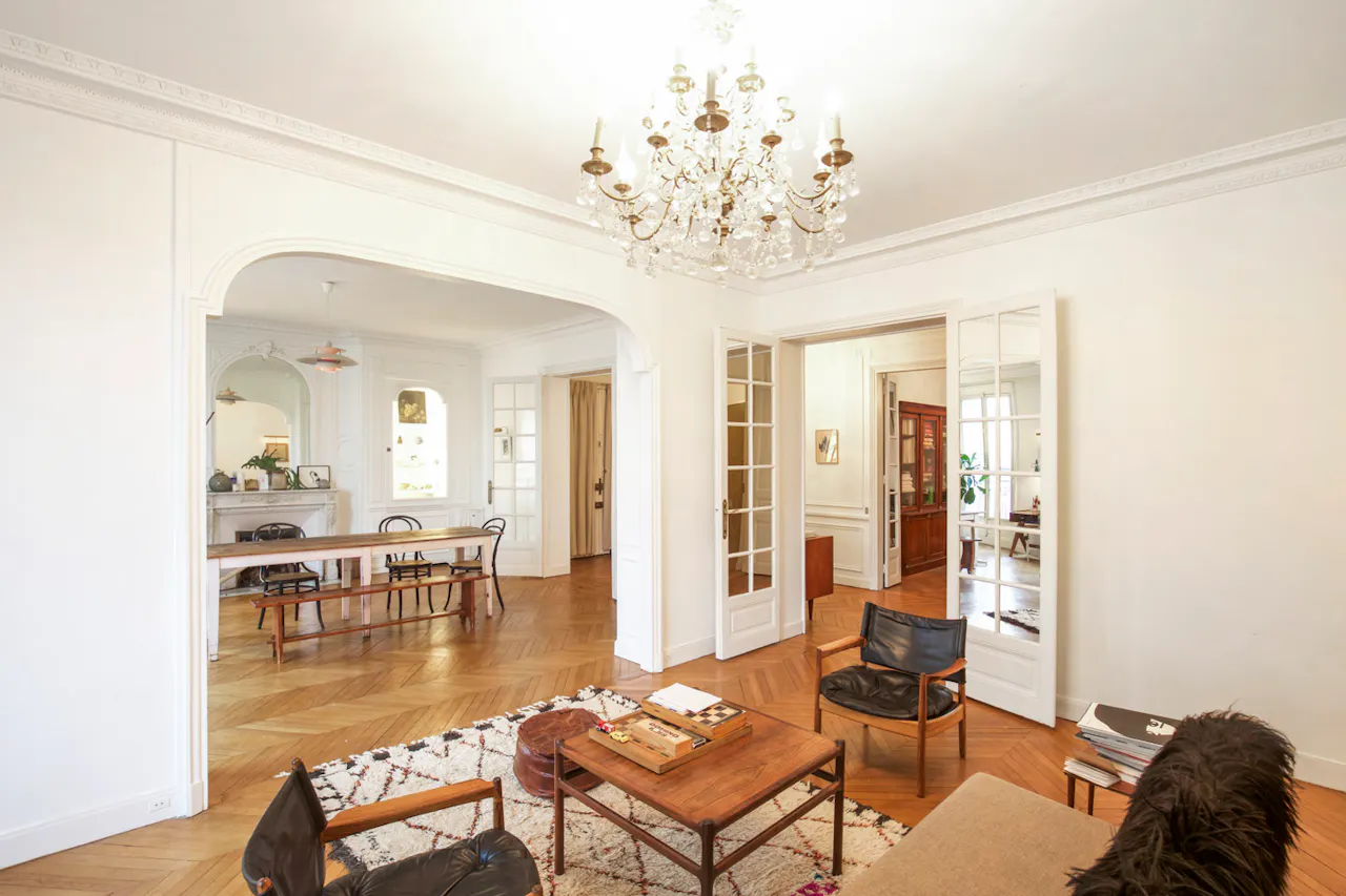 Classic Haut Marais Showroom - Image 2