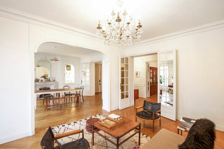 Classic Haut Marais Showroom - Image 2