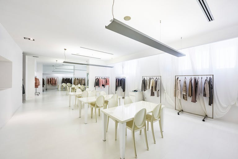 Immaculate Showroom - Image 2