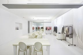 Immaculate Showroom - Image 3