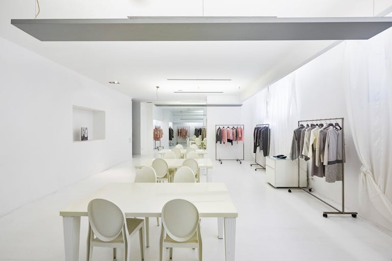 Immaculate Showroom - Image 3