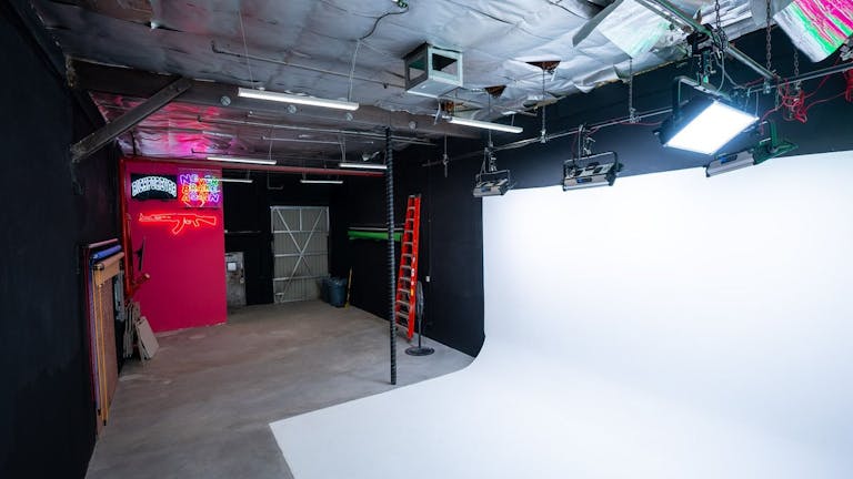 CYC Wall ground North Hollywood film studio green screen tech blue backdrops - Image 2