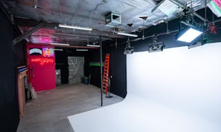 CYC Wall ground North Hollywood film studio green screen tech blue backdrops - Image 2